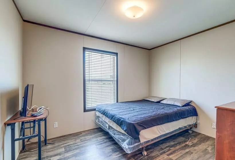 Remote Texas Group Retreat W/ Free Wifi!