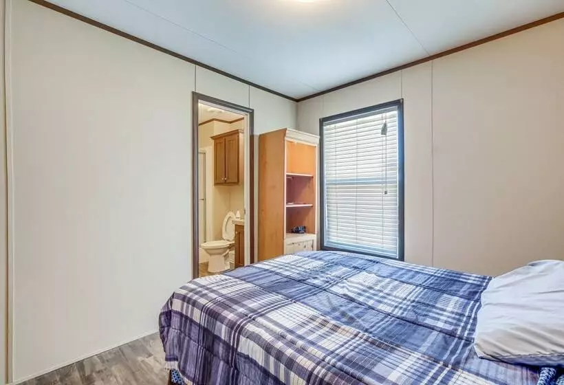 Remote Texas Group Retreat W/ Free Wifi!