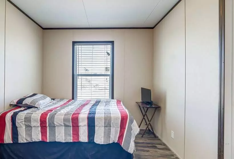 Remote Texas Group Retreat W/ Free Wifi!