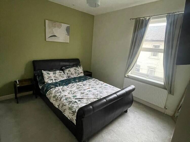 إقامة Impeccable 3 Bed House In York