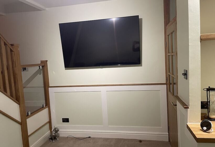 إقامة Impeccable 3 Bed House In York