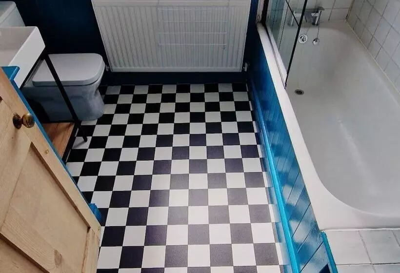 Residenssi Inviting 2 Bed Character House Stamford