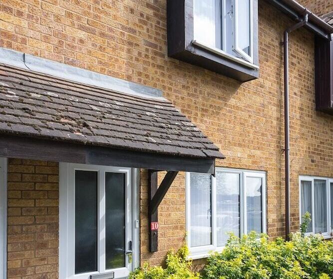 Residenza Luxurious 2 Bed House In Dartford