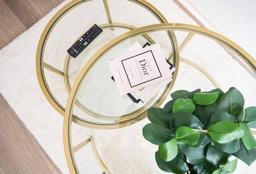 Residenza Luxurious 2 Bed House In Dartford