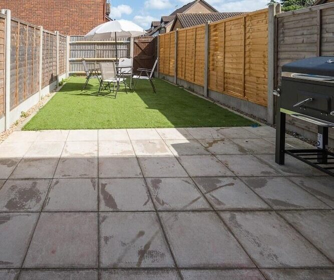 Residenza Luxurious 2 Bed House In Dartford