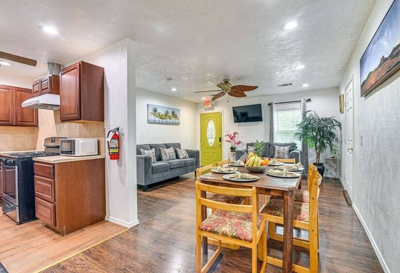 Sunny Houston Home: Near Golfing & Nature Trails