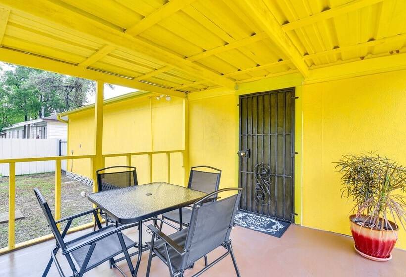 Sunny Houston Home: Near Golfing & Nature Trails