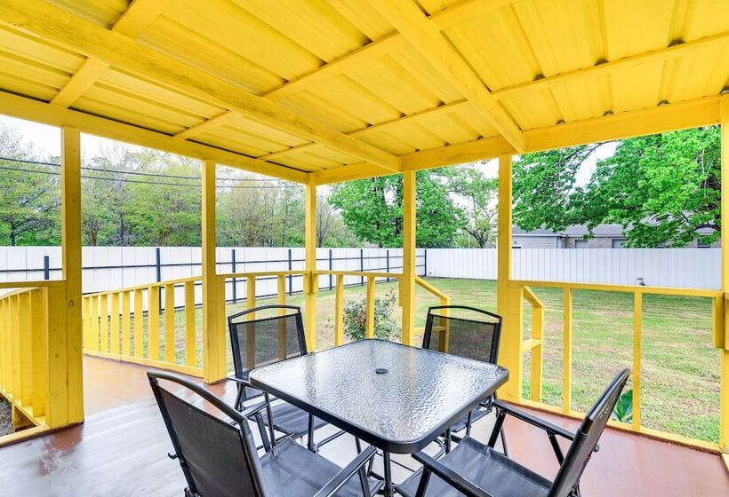 Sunny Houston Home: Near Golfing & Nature Trails