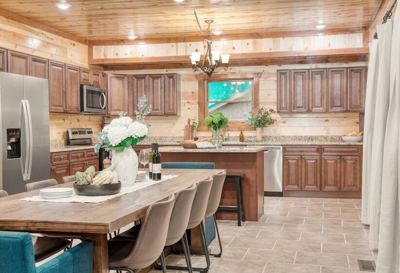 Bluestem By Avantstay Incredible Views W/ Large Balcony & Indoor Pool!