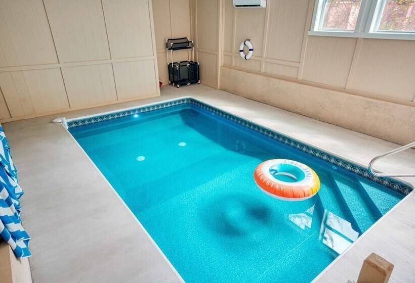 Bluestem By Avantstay Incredible Views W/ Large Balcony & Indoor Pool!