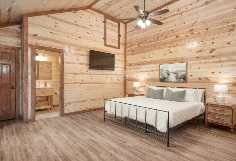 Bluestem By Avantstay Incredible Views W/ Large Balcony & Indoor Pool!