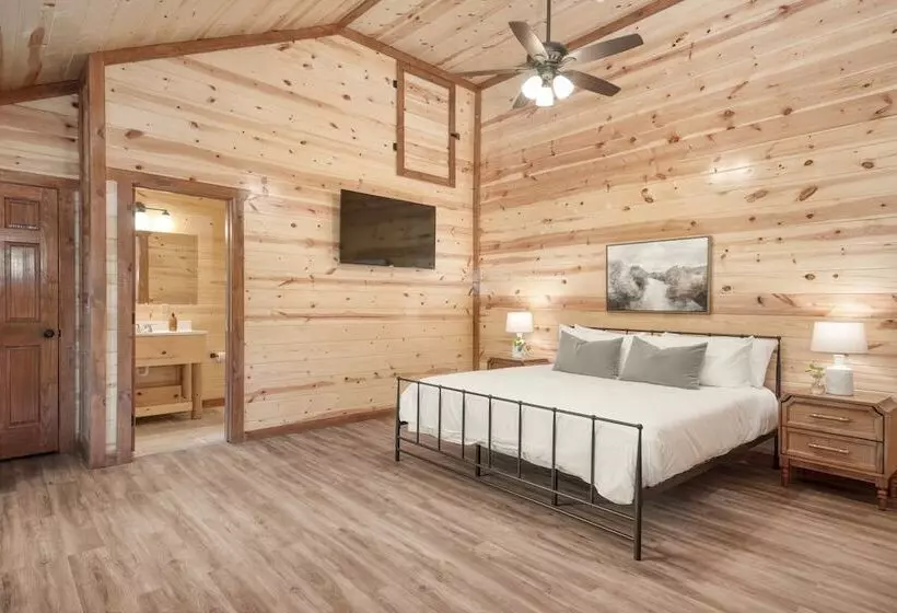 Bluestem By Avantstay Incredible Views W/ Large Balcony & Indoor Pool!