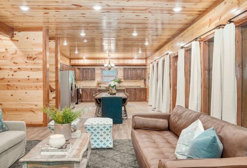 Bluestem By Avantstay Incredible Views W/ Large Balcony & Indoor Pool!