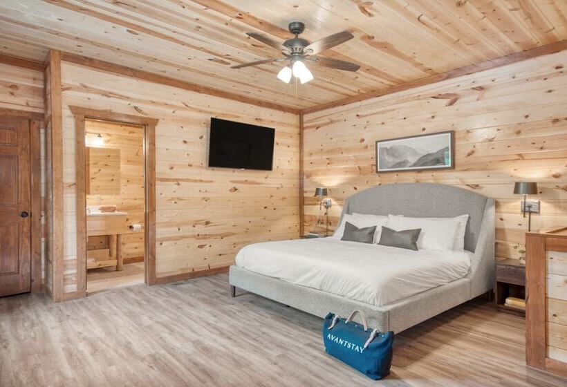 Bluestem By Avantstay Incredible Views W/ Large Balcony & Indoor Pool!