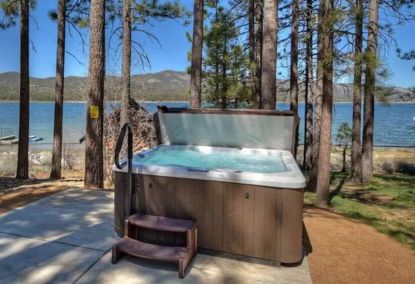 Classic Lake House By Avantstay Large Property On The Lake! W/ Hot Tub