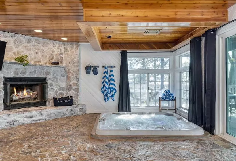 Enchanted Forest By Avantstay Indoor Hot Tub!