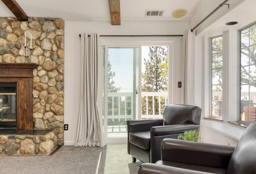 Enchanted Forest By Avantstay Indoor Hot Tub!