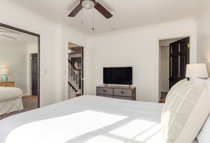 Enchanted Forest By Avantstay Indoor Hot Tub!