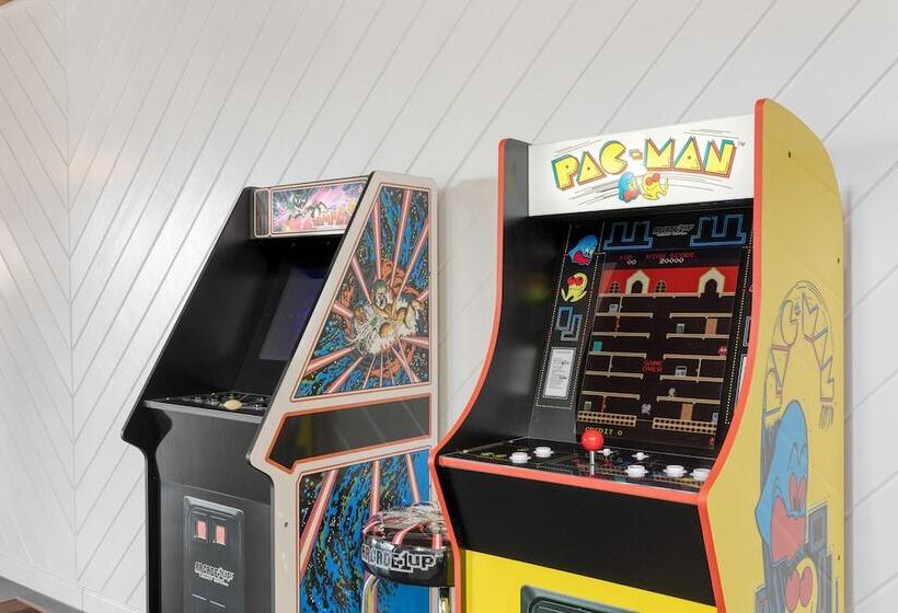 Enchanted Forest By Avantstay Indoor Hot Tub!