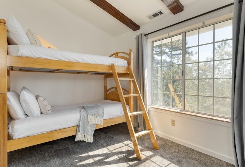 Enchanted Forest By Avantstay Indoor Hot Tub!