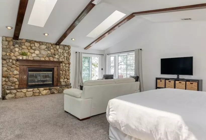 Enchanted Forest By Avantstay Indoor Hot Tub!
