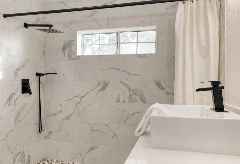 Enchanted Forest By Avantstay Indoor Hot Tub!