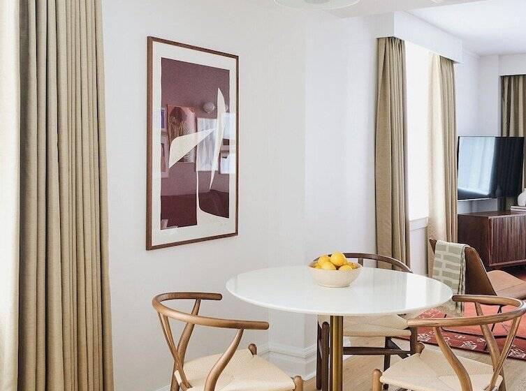 هتل Rusk House Serviced Apartments