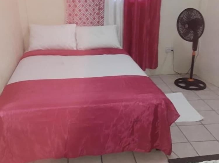 مسافرخانه Hilltop View Guesthouse