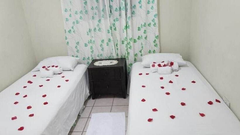 مسافرخانه Hilltop View Guesthouse