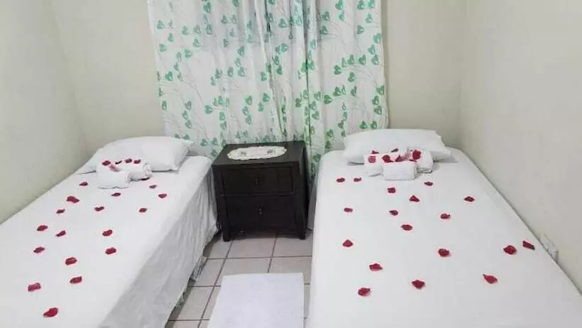 مسافرخانه Hilltop View Guesthouse