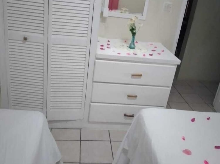 مسافرخانه Hilltop View Guesthouse