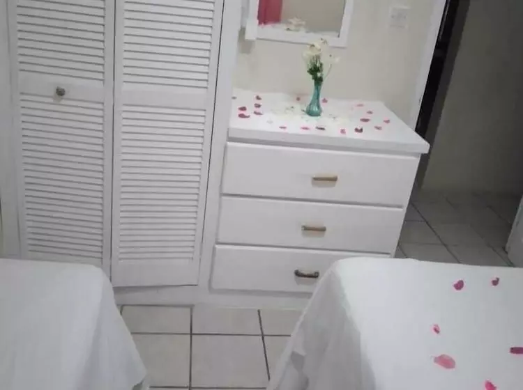 مسافرخانه Hilltop View Guesthouse