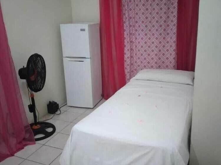 مسافرخانه Hilltop View Guesthouse