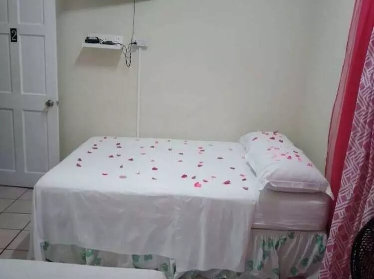 مسافرخانه Hilltop View Guesthouse