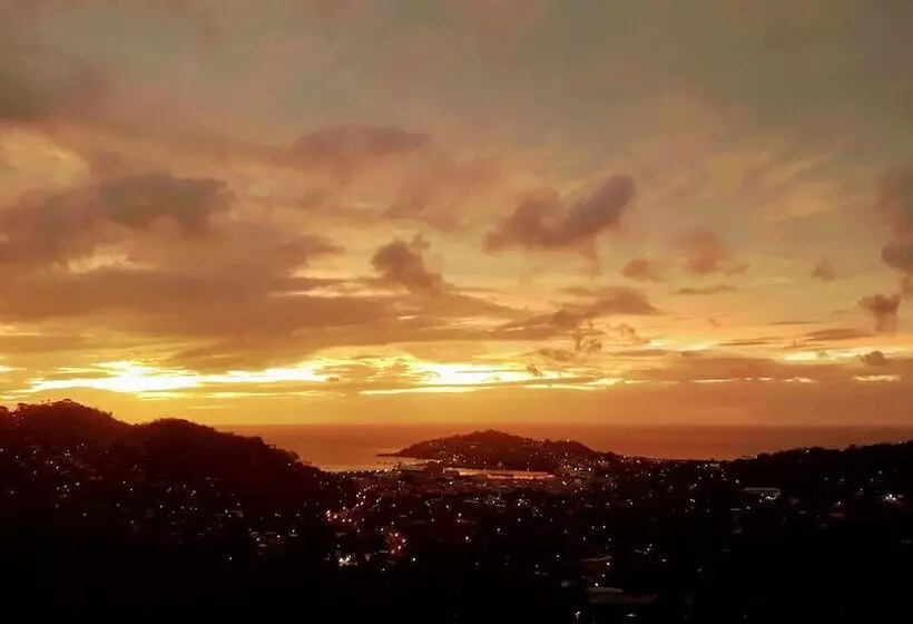 مسافرخانه Hilltop View Guesthouse