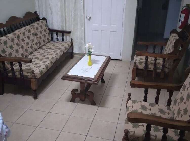 مسافرخانه Hilltop View Guesthouse