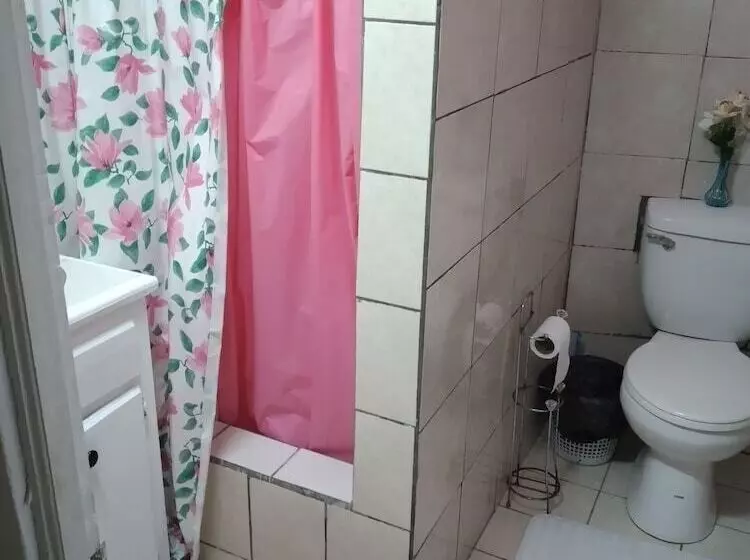 مسافرخانه Hilltop View Guesthouse