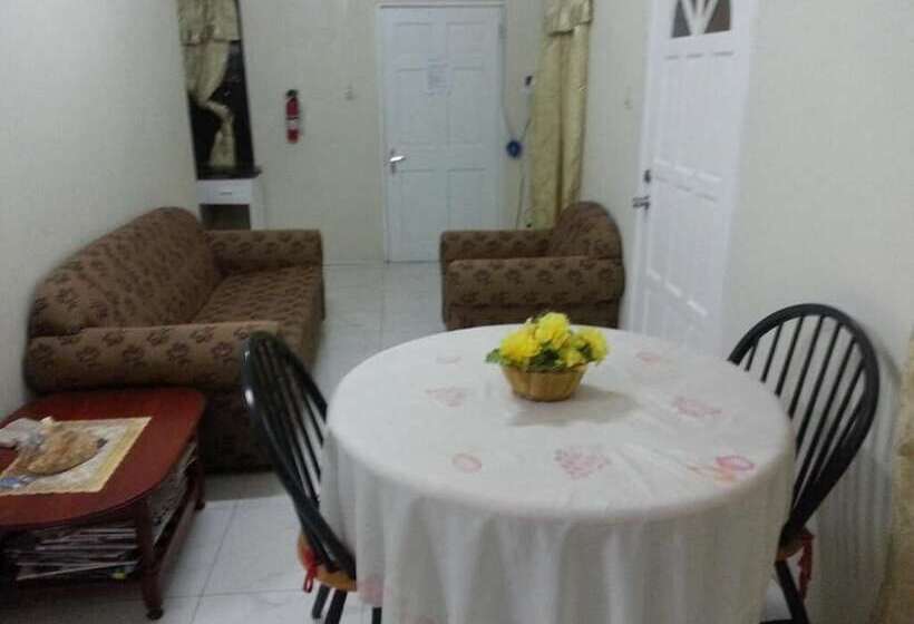 مسافرخانه Hilltop View Guesthouse