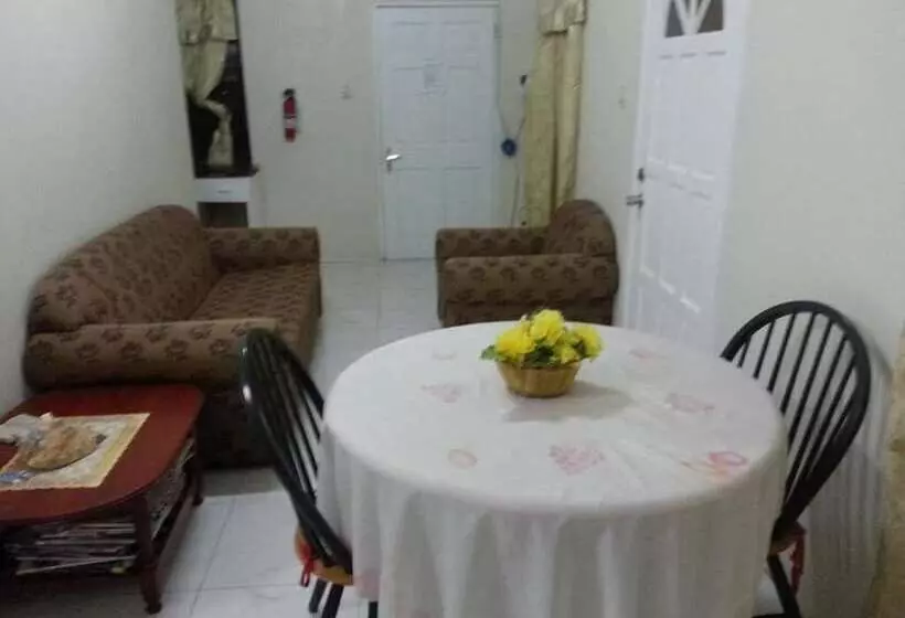 مسافرخانه Hilltop View Guesthouse