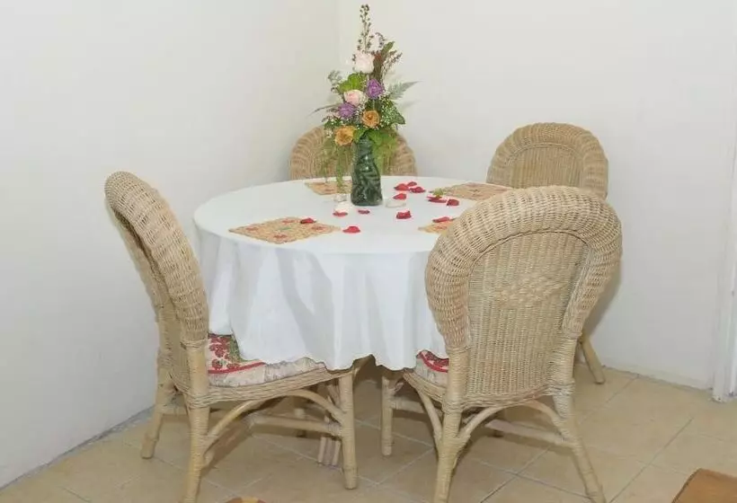 مسافرخانه Hilltop View Guesthouse