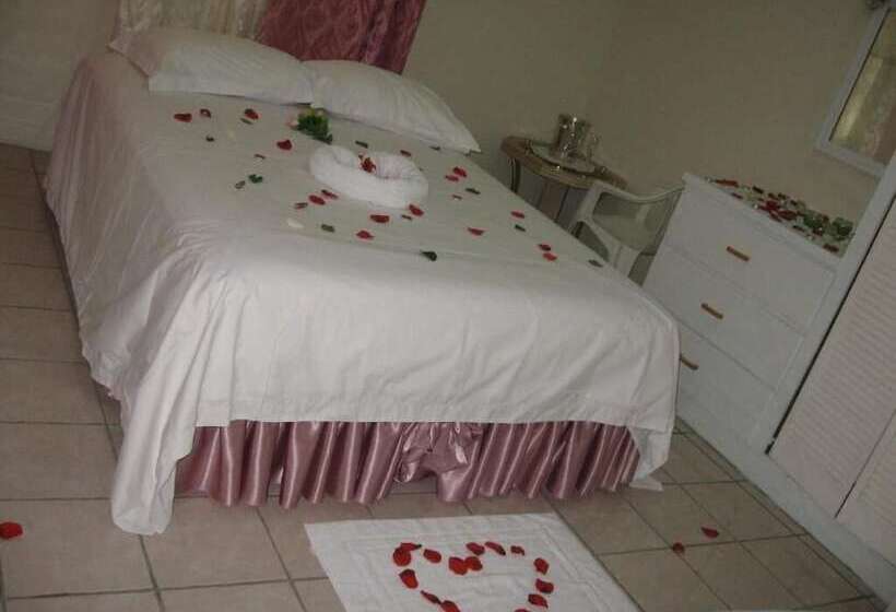 مسافرخانه Hilltop View Guesthouse