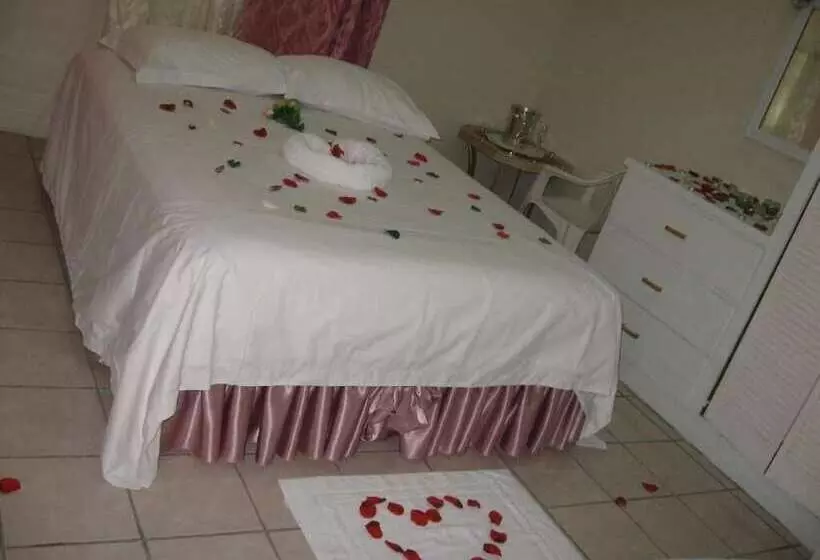 مسافرخانه Hilltop View Guesthouse