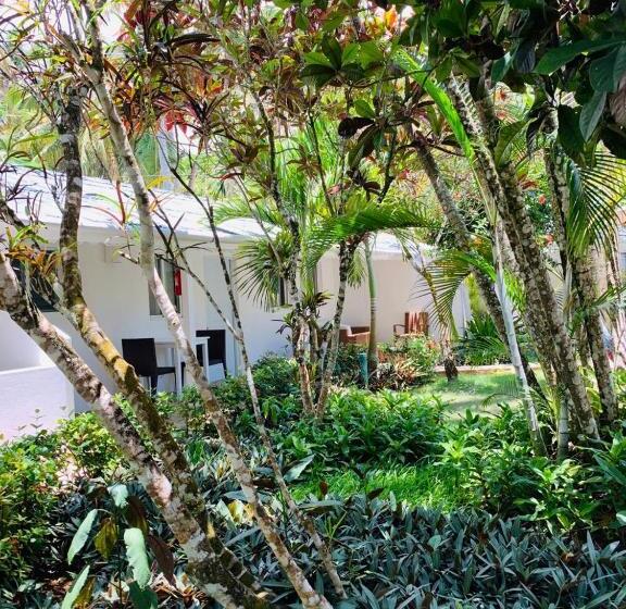 Beach Hotel Casa Nina