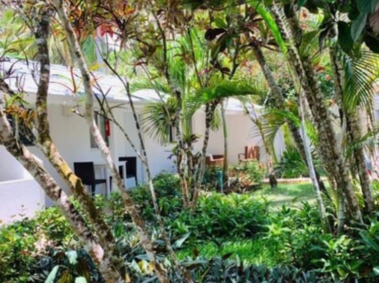 Beach Hotel Casa Nina