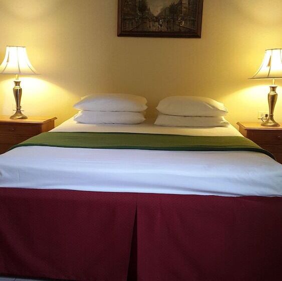 تختخواب و صبحانه Ade's Domicil