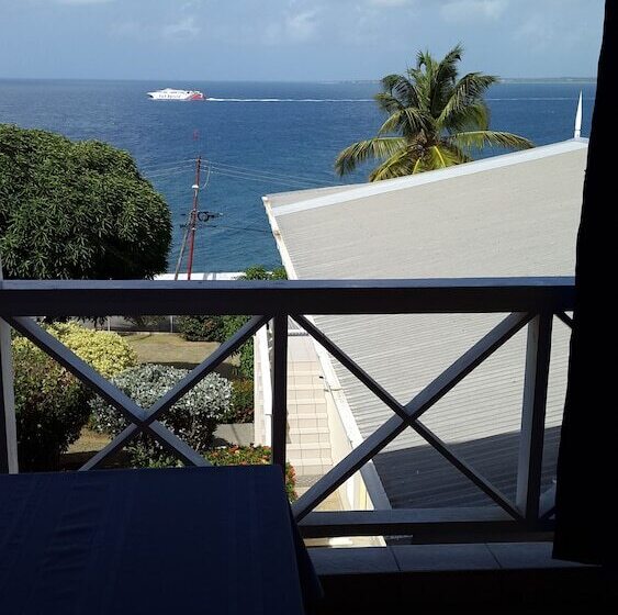 تختخواب و صبحانه Ade's Domicil