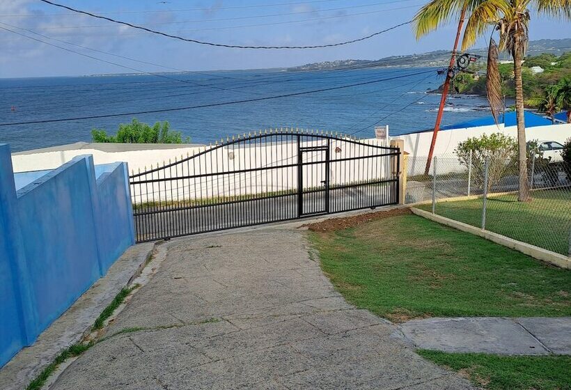 تختخواب و صبحانه Ade's Domicil