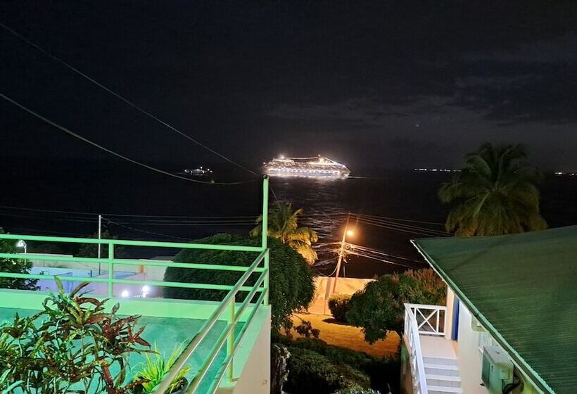 تختخواب و صبحانه Ade's Domicil