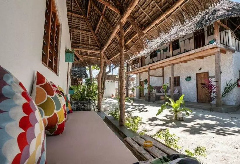 تختخواب و صبحانه Bahari Beach Bungalows