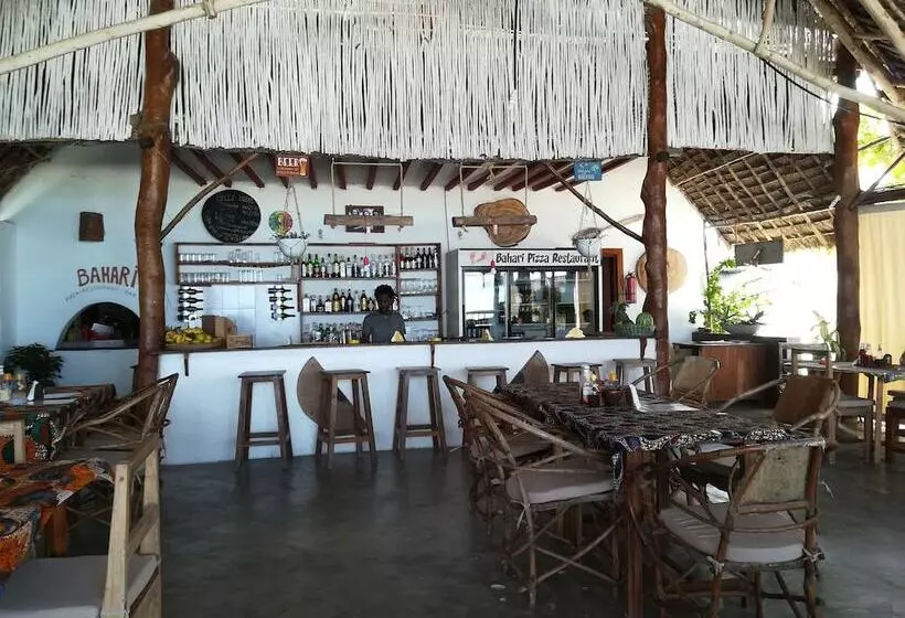 تختخواب و صبحانه Bahari Beach Bungalows